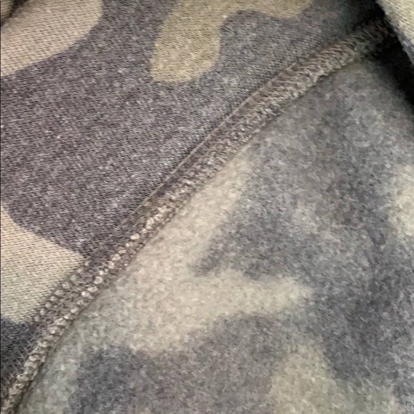 Oversized Heathered Camo Sweatshirt - Picture 8 of 8